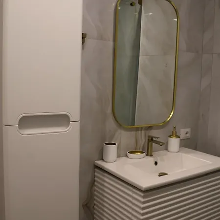 Retreat Chic In The Heart Of Apartamento Tirana