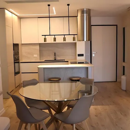 Retreat Chic In The Heart Of Apartamento Tirana