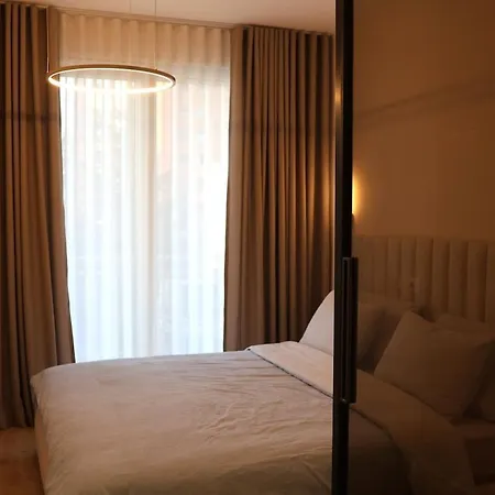 Retreat Chic In The Heart Of