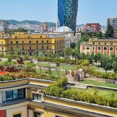 Retreat Chic In The Heart Of Apartman Tirana
