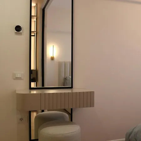 Apartment Retreat Chic In The Heart Of